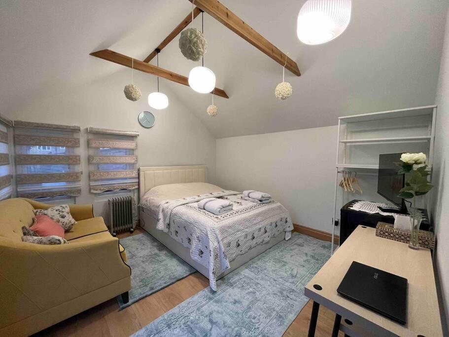 Charming Private Guest House Енфілд Екстер'єр фото